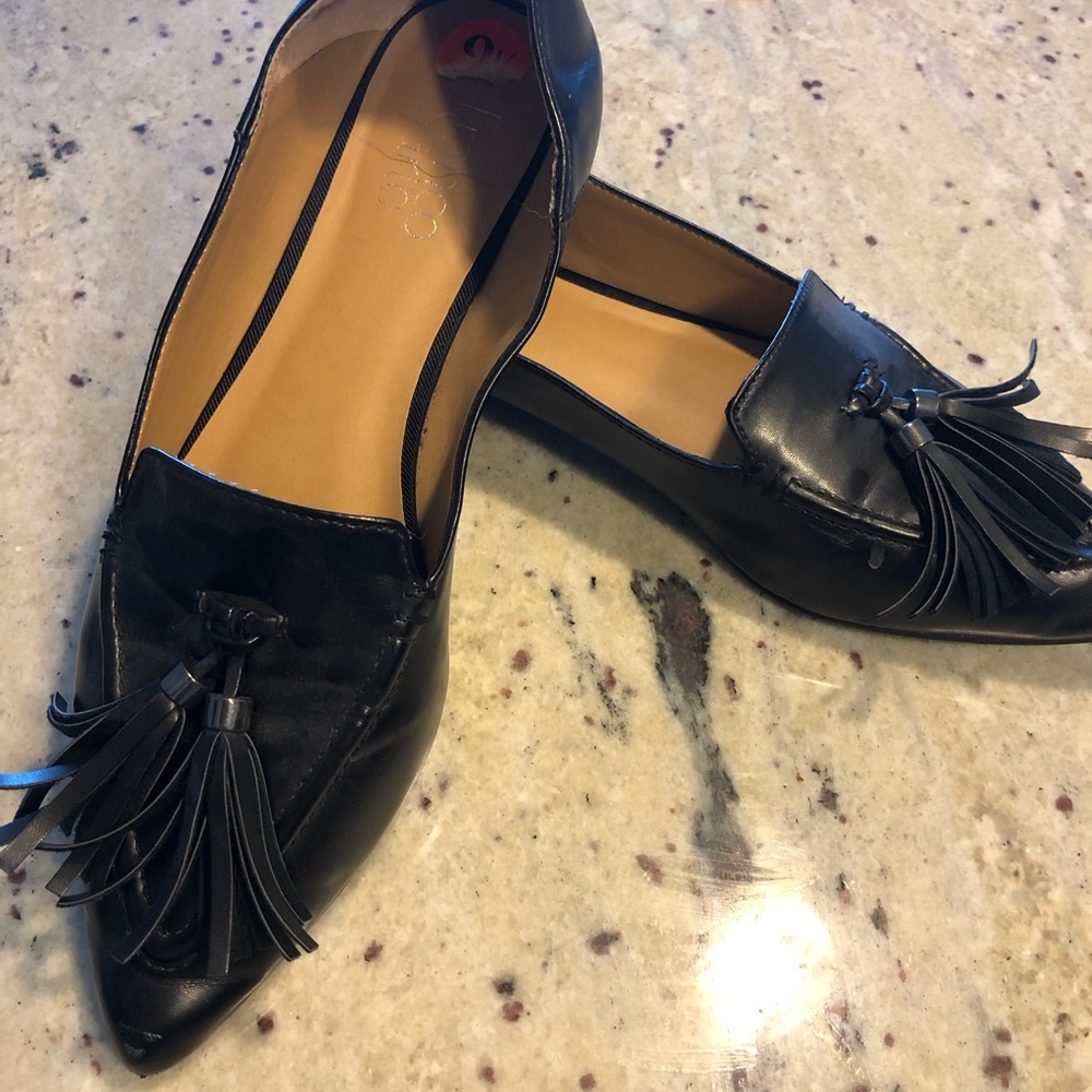 Pointy toed tassel work flats